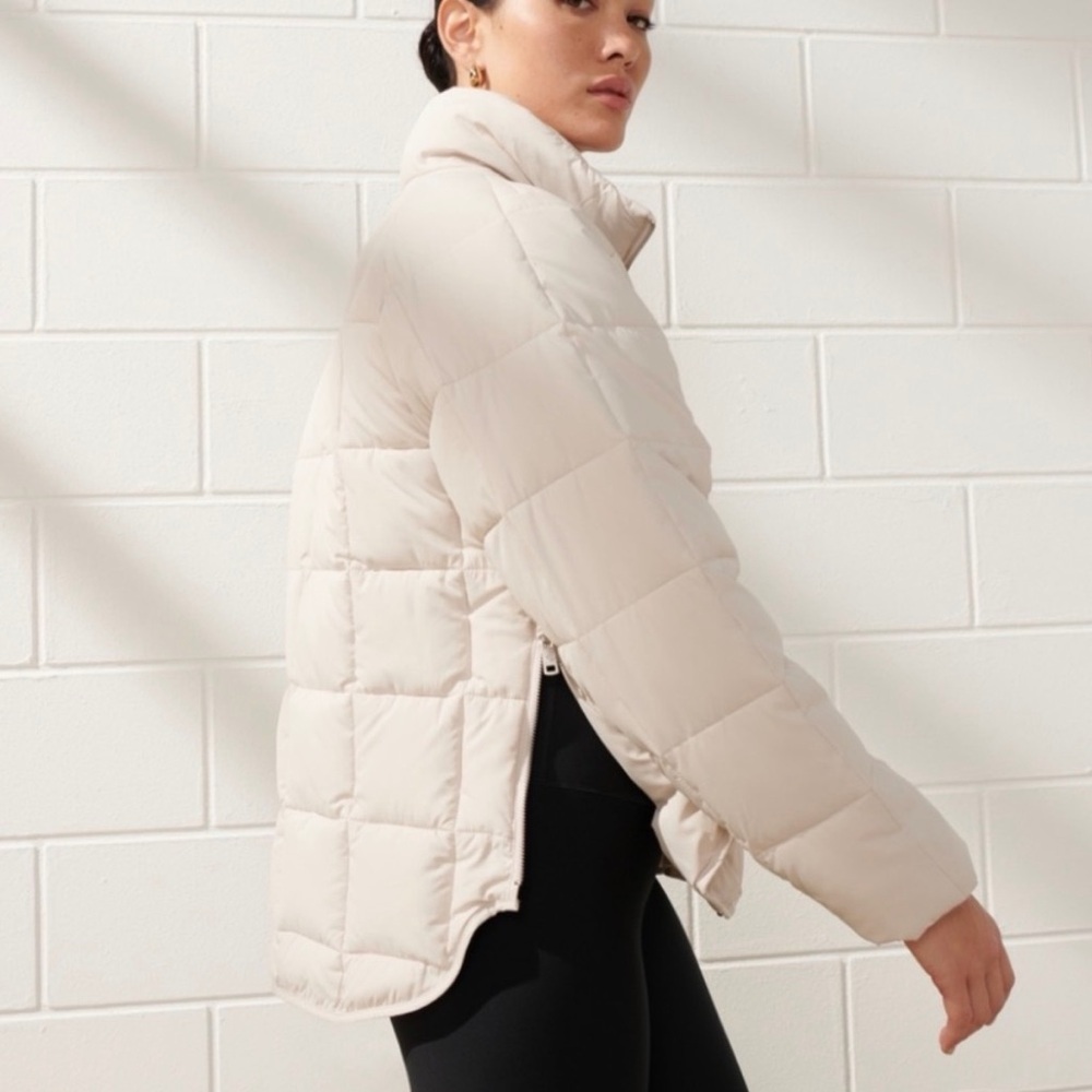 Abercrombie & Fitch Your Personal Best On The Go Puffer Moonbeam Size Medium - Picture 2 of 10